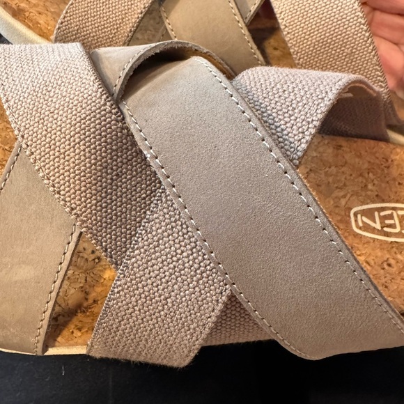 Keen women’s tan Sandals - Picture 7 of 10